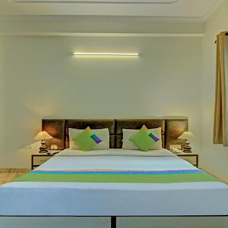 Itsy Hotels Swastika Inn Sector 26 Нойда Екстер'єр фото