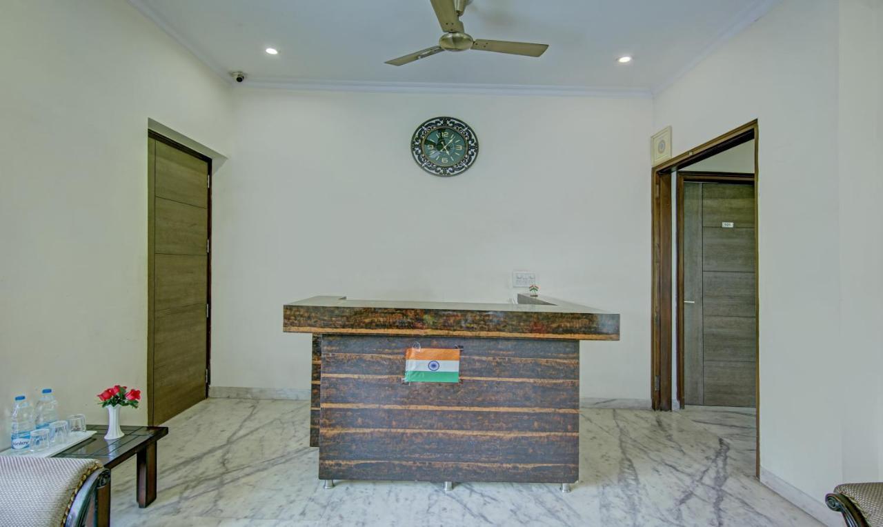 Itsy Hotels Swastika Inn Sector 26 Нойда Екстер'єр фото