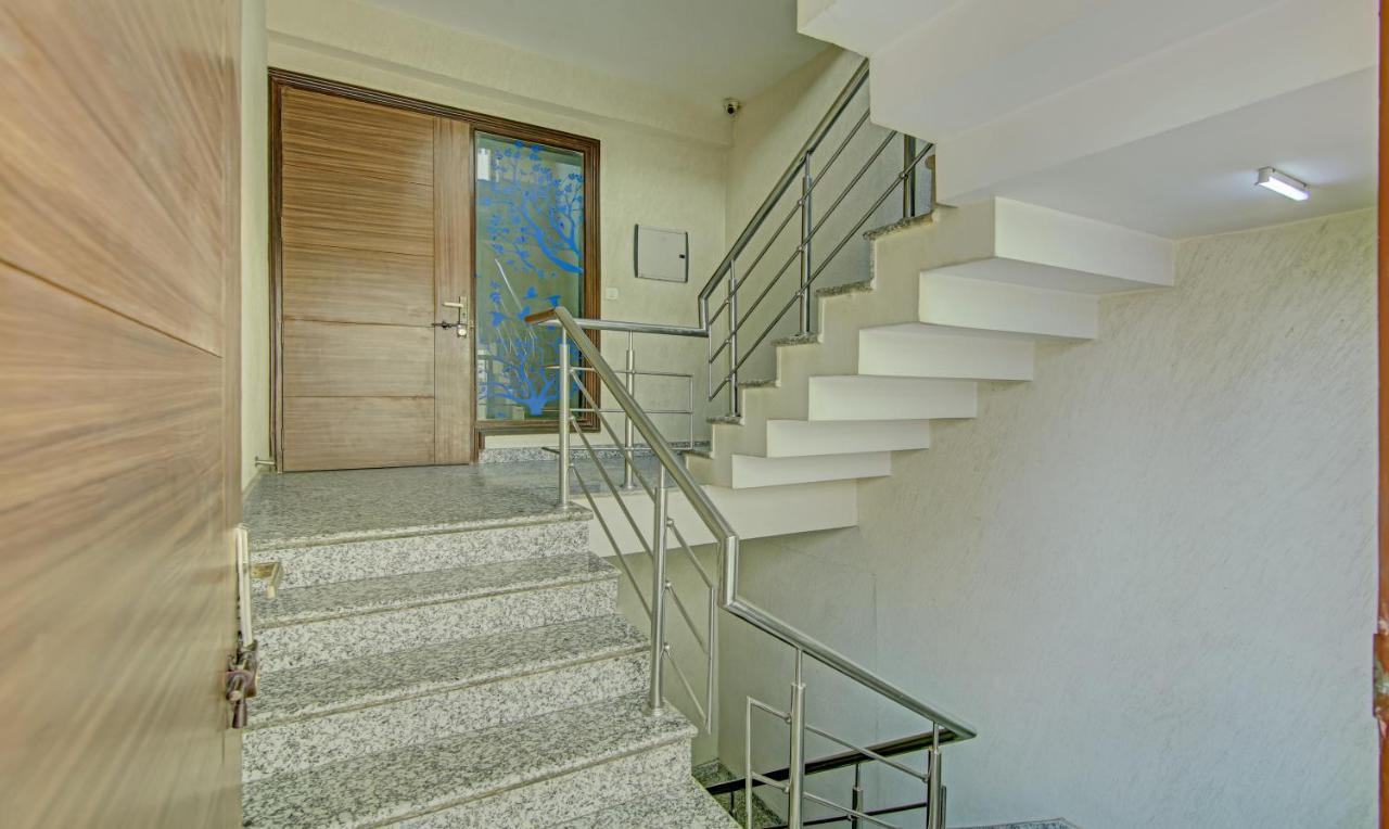 Itsy Hotels Swastika Inn Sector 26 Нойда Екстер'єр фото
