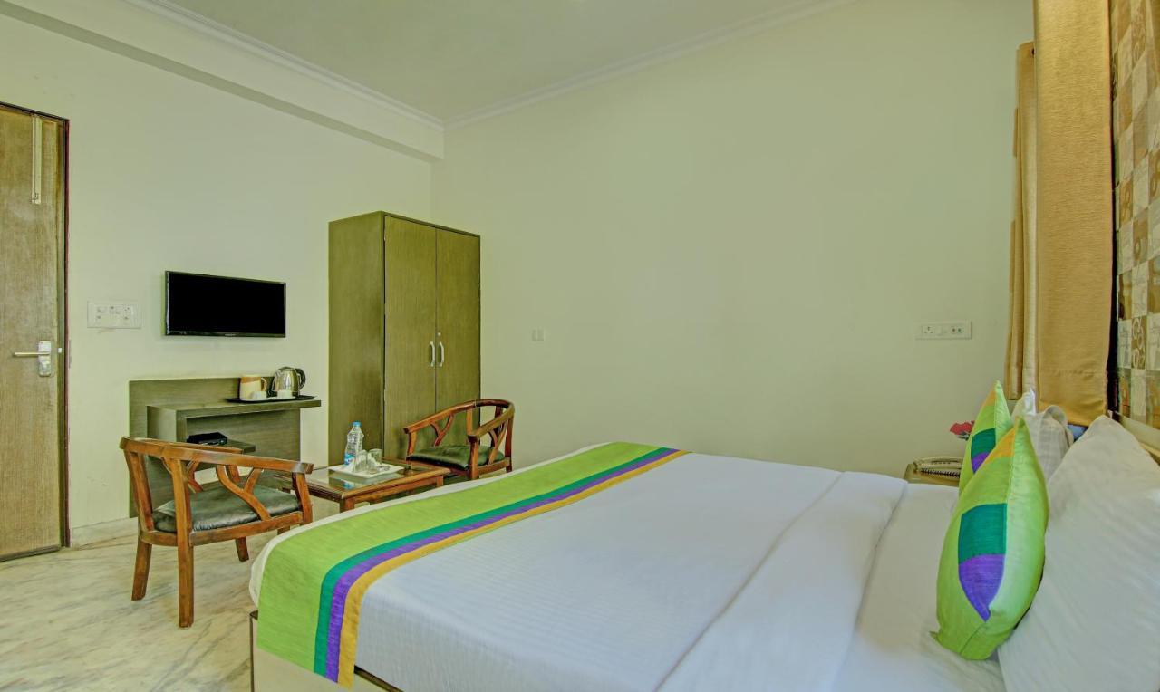 Itsy Hotels Swastika Inn Sector 26 Нойда Екстер'єр фото